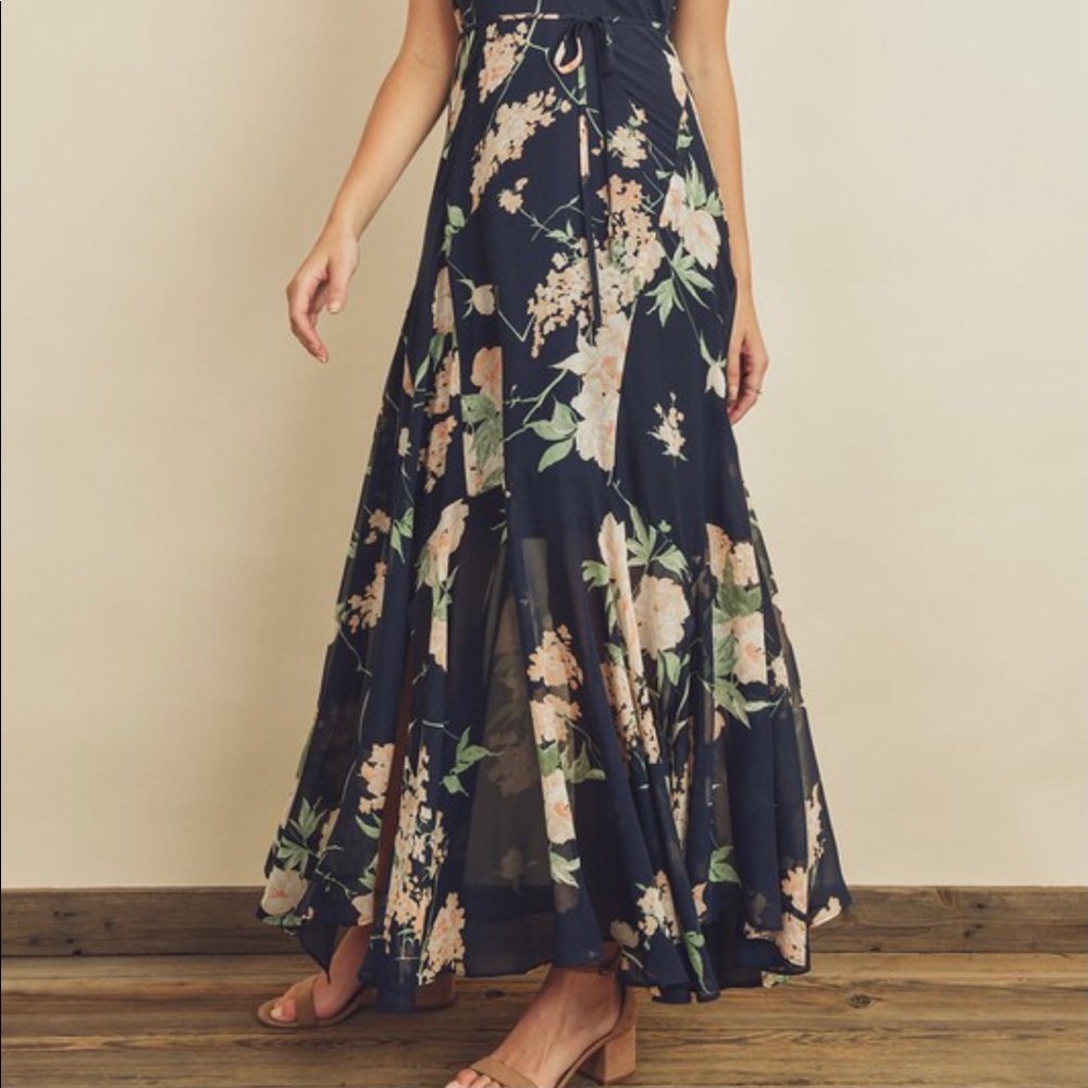 Navy floral flared hem wedding guest maxi dress - Picture 5 of 7